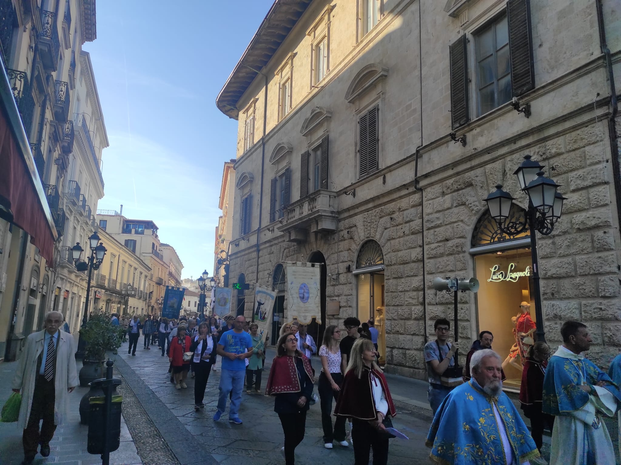 Catanzaro, solennità del corpo e sangue di Cristo per le vie della città (FOTO)