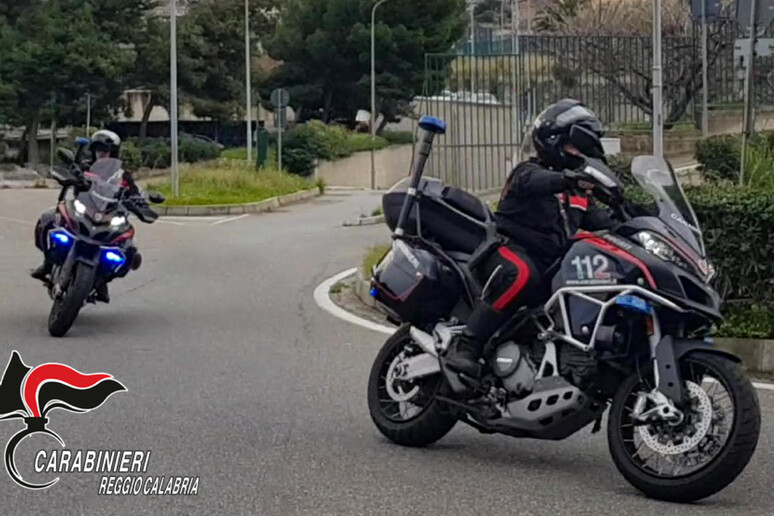 Reggio, rubavano nelle auto e prelevavano dai bancomat: arrestati dai carabinieri