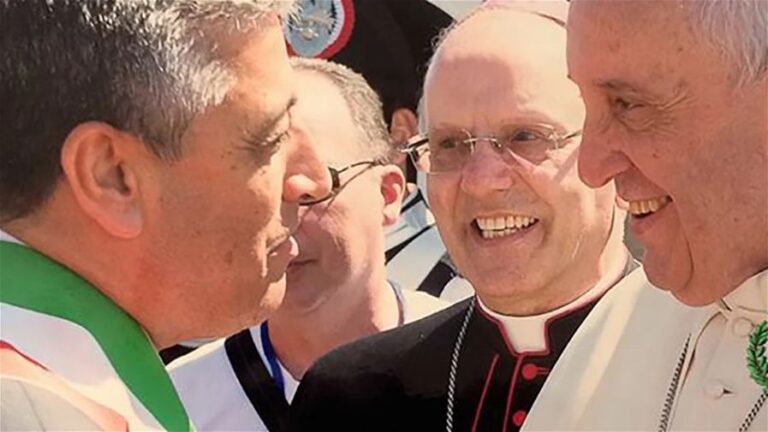 Papa Francesco e il sindaco Papasso a Cassano il 21 giugno 2014
