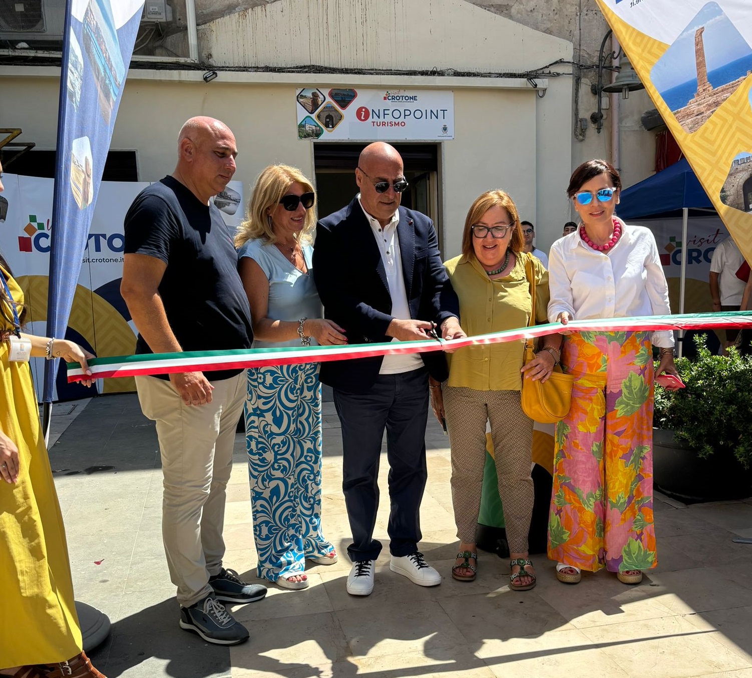 Crotone, inaugurato infopoint nel mercato di piazza Pitagora