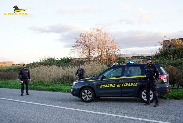 Lamezia, arrestato un presunto spacciatore. Sequestrate dosi di marijuana ed ecstasy