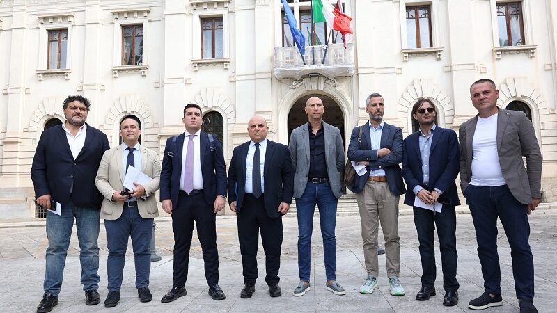 Comune di Reggio, la commissione Affari Istituzionali deserta: proteste