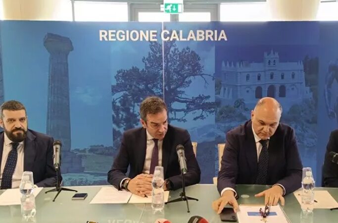 Presentato alla Cittadella regionale da Occhiuto e dall’assessore Calabrese il Piano da 183 milioni per favorire l’occupazione