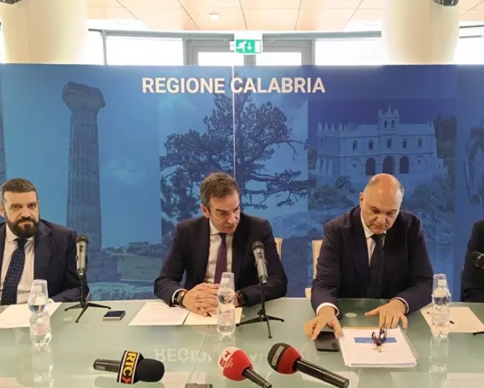 Presentato alla Cittadella regionale da Occhiuto e dall’assessore Calabrese il Piano da 183 milioni per favorire l’occupazione