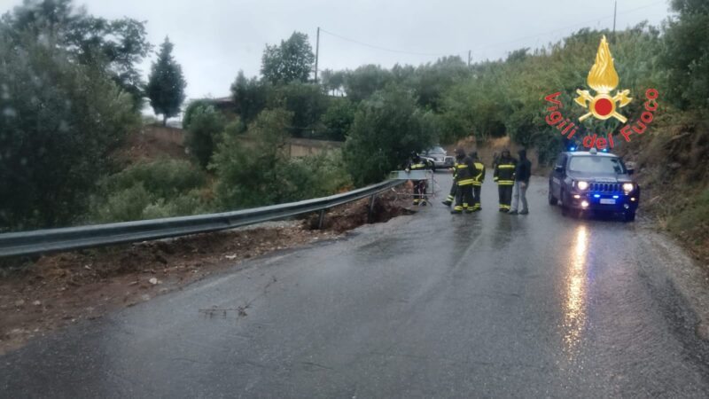 Maltempo: a Vibo esonda il torrente Candrilli, smottamenti a Magisano. Interventi dei vigili del fuoco