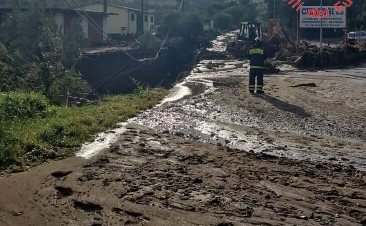  Maltempo, situazione critica nel lametino, esonda un torrente e isola Maida. Si apre una voragine sulla SS 280 (FOTO E VIDEO)