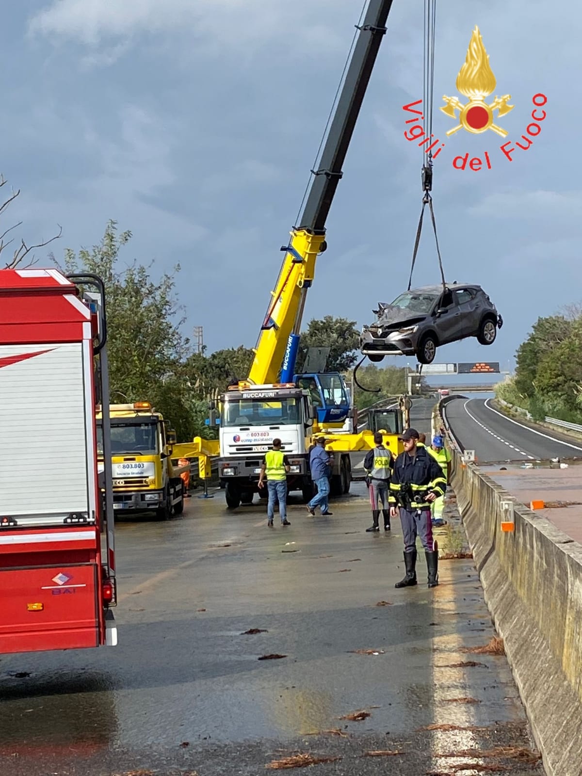 Recuperata la vettura che era sprofondata nella voragine apertasi sulla SS 280 Catanzaro-Lamezia