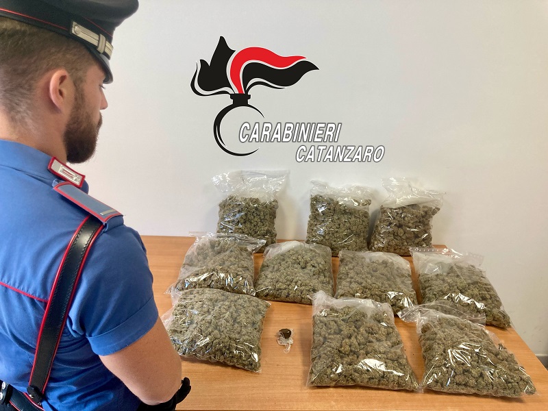 Lamezia, in auto con oltre 5 chili di marijuana: arrestato un ventottenne