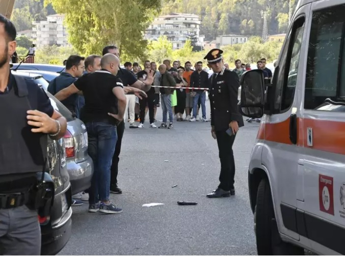 Crotone, sparatoria nel quartiere Lampanaro: l’agente che ha ucciso un giovane ha rischiato il linciaggio