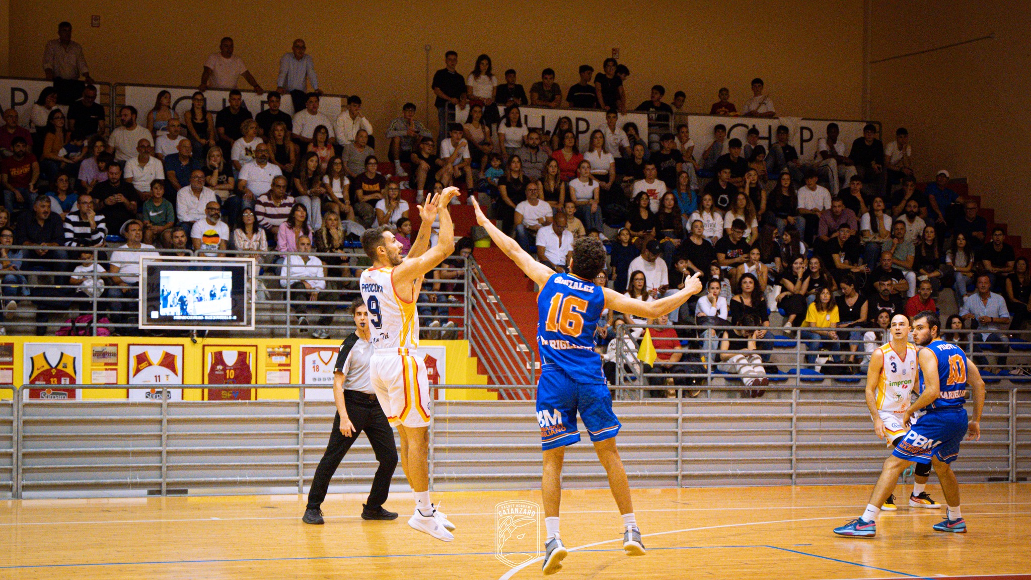 Basket Academy Catanzaro straripante, travolto Rende 96 a 69, vittoria mai in discussione per i padroni di casa