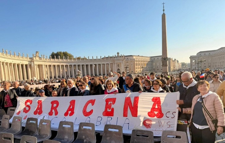 Rinnovata la devozione di Saracena per il patrono San Leone Vescovo. Pellegrinaggio a Roma, benedette dal Papa un’antica statua e una reliquia del Santo