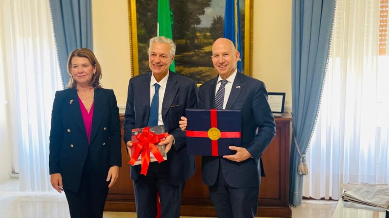 Catanzaro, l’ambasciatore USA in Italia Markell e il console Roberts-Pounds hanno fatto visita al prefetto Ricci