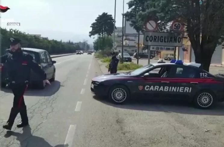 Corigliano-Rossano, colpo di fucile contro l’auto di un commercialista: illeso