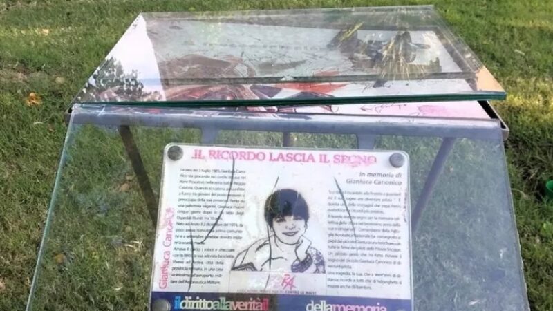 Reggio, danneggiata la teca in ricordo del piccolo Gianluca Canonico ucciso nel 1985