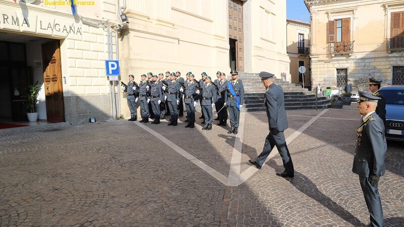 Il comandante interregionale della Guardia di finanza Antonino Maggiore visita il comando regionale a Catanzaro